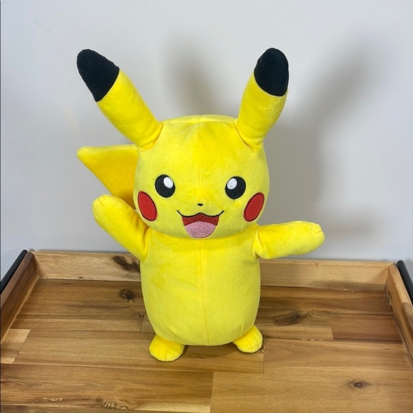 Pokemon Other - Light up and talk Stuffed Pikachu Toy